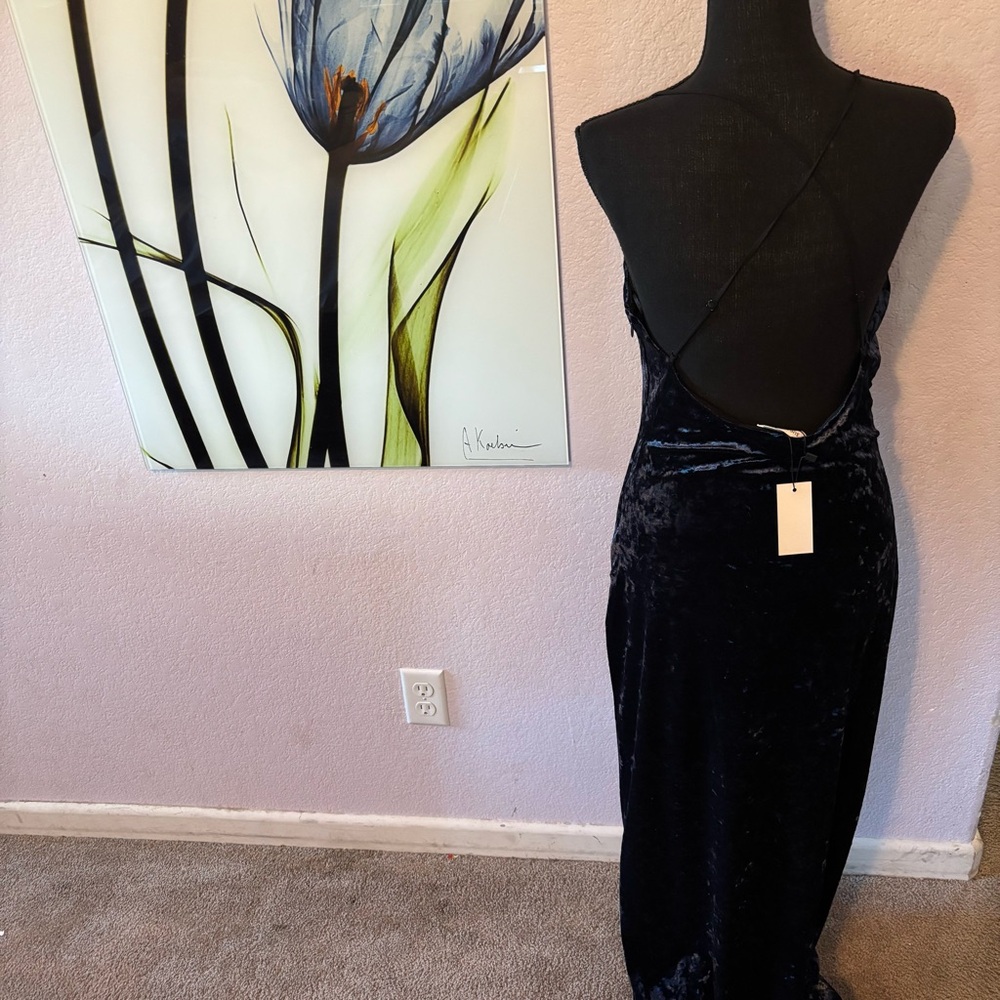 New crushed velvet dress size medium - Picture 3 of 5